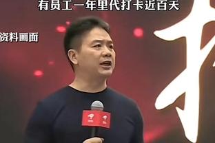 啊这……约翰逊球衣上的热刺队徽在比赛中掉落